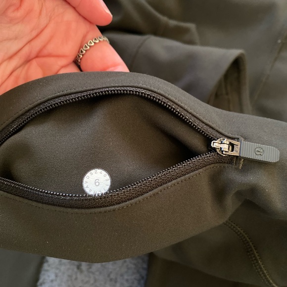 lululemon leggings. Speed up tights higher mid rise. Size 6 28” - Picture 5 of 6